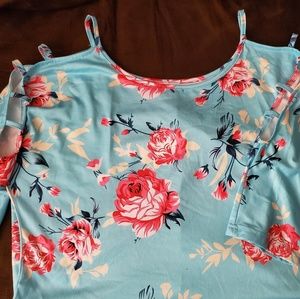 Cold shoulder top **FINAL SALE**